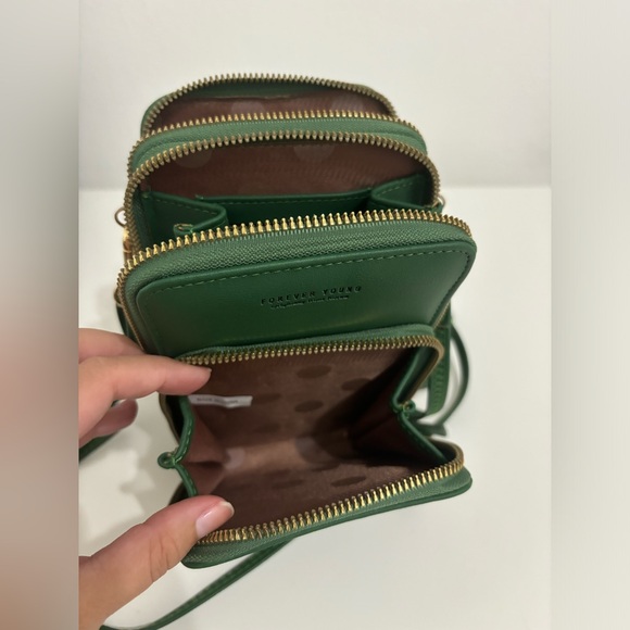Forever Young - Green Crossbody Bag - Picture 5 of 5